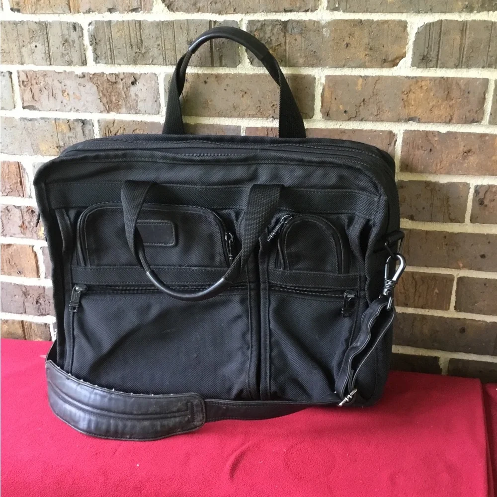 Classic Black Men's Laptop Briefcase with Multiple Front Pockets